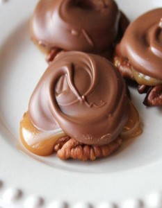 ChocolateCaramelPecanTurtleClusters