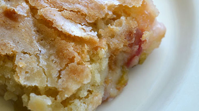 rhubarb-pudding-cakea