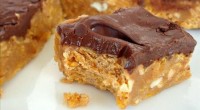 “Quicker than rice krispie treats and tastier than Reese’s” Ingredients: 3 cups corn flakes, crushed 1 cup crunchy peanut butter 1/2 cup sugar 1/2 cup white corn syrup 6 ounces […]