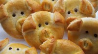 Dough: 400 g (13 1/2 oz) all purpose flour 1 package instant dry yeast 1 egg 2 dcl (7 oz) plain yogurt 1 dcl (3 1/2 oz) warm milk a […]