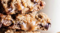 Ingredients: 32 caramel squares, unwrapped ½ cup heavy cream ¾ cup butter, melted ¾ cup brown sugar, packed 1 cup flour 1 cup rolled oats 1 teaspoon baking soda 6 […]