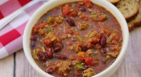 Ingredients: 1 lb lean ground beef 2 28 oz cans diced tomatoes 4 cloves garlic, minced 1 onion, chopped 1 green pepper, chopped 1 19 oz can kidney beans, drained […]