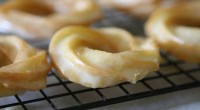 Yield: 24 small Ingredients: 1/2 cup butter 1 cup water 1 cup all purpose flour 1/2 teaspoon salt 4 eggs vegetable oil, for frying for the glaze: 2 cups powdered […]