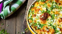 Ingredients: 4 tablespoons butter 4 large zucchini, sliced 4 medium shallots, minced 2 teaspoons garlic, minced 1 cup heavy cream 2/3 cup cheddar cheese 1/3 cup Parmesan cheese 1/4 teaspoon […]