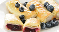 Ingredients: Batter: 1 1/2 cups milk 1 1/4 cups all-purpose flour 1/4 cup cold water 1/4 tablespoons butter, melted 3 large eggs 1/4 teaspoon salt 1/2 tablespoon sugar Blueberry Filling: […]