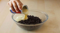 Ingredients: 3 cups semi-sweet chocolate chips 1 14-oz can condensed milk 1/4 cup (4 tbsp) butter 1 tsp vanilla extract 1/4 tsp salt Directions: 1. Prepare an 8×8 pan by […]