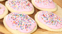 Ingredients: Cookies: 5 CUPS Flour (do not firmly pack) 5 tsp. Baking powder 1 CUP Unsalted butter 2 CUP Sugar 3 Large egg 6 Tbsp Milk 1/2 tsp Salt Frosting: […]