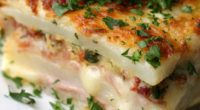 Ingredients: 5 potatoes, peeled 2 teaspoons salt 1 teaspoon pepper 8 slices ham 7 slices mozzarella cheese 5 slices bacon, cooked and crumbled ¼ cup fresh parsley, chopped 2 cups […]