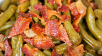 Ingredients: 5 (15-oz) cans green beans, drained 1 lb bacon 2/3 cup brown sugar 1/4 cup butter, melted 1/4 cup low-sodium soy sauce 1-1/2 tsp garlic powder Directions: Preheat oven […]