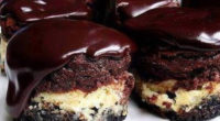 Ingredients: For the crust: 16 whole Oreo, finely ground in food processor 3 tablespoons melted butter For the filling: 16 oz (2-8-oz pkg) cream cheese 1/2 cup sugar 2 eggs […]